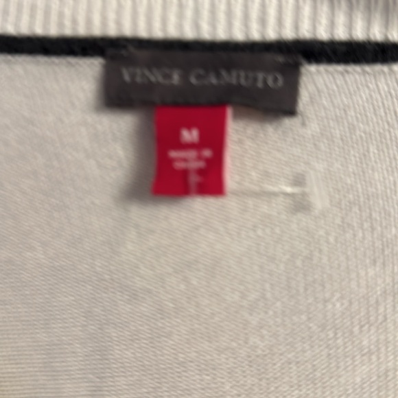 Vince Camuto Colorblock V-Neck Asymmetrical-Hem Sweater, Antique White, M - Picture 3 of 6